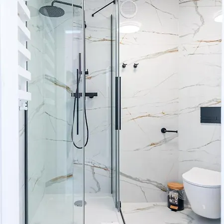 Arka Deluxe 723b شقة كولوبرزيغ